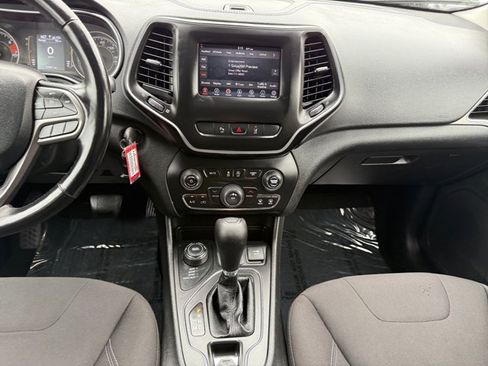 Used 2020 Jeep Cherokee Latitude w/ Cold Weather Group AWD/4WD image 15