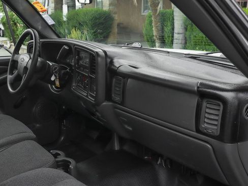 Used 2004 Chevrolet Silverado 3500 W/T image 30