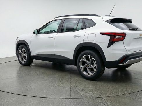 Used 2025 Chevrolet Trax LT w/ LT Convenience Package image 5