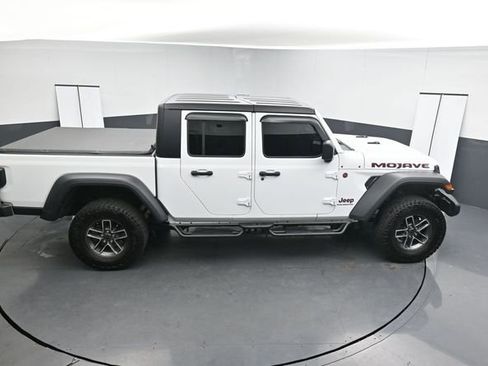 Used 2024 Jeep Gladiator Mojave w/ Technology Group AWD/4WD image 22