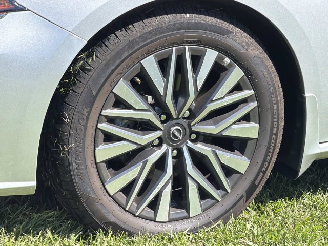 Used 2025 Nissan Altima 2.5 SV FWD image 15