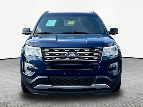 Used 2017 Ford Explorer XLT w/ Equipment Group 201A FWD image 2