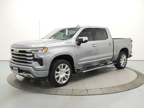 Used 2024 Chevrolet Silverado 1500 High Country w/ High Country Premium Package image 3