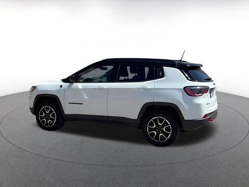 Used 2025 Jeep Compass Trailhawk image 9