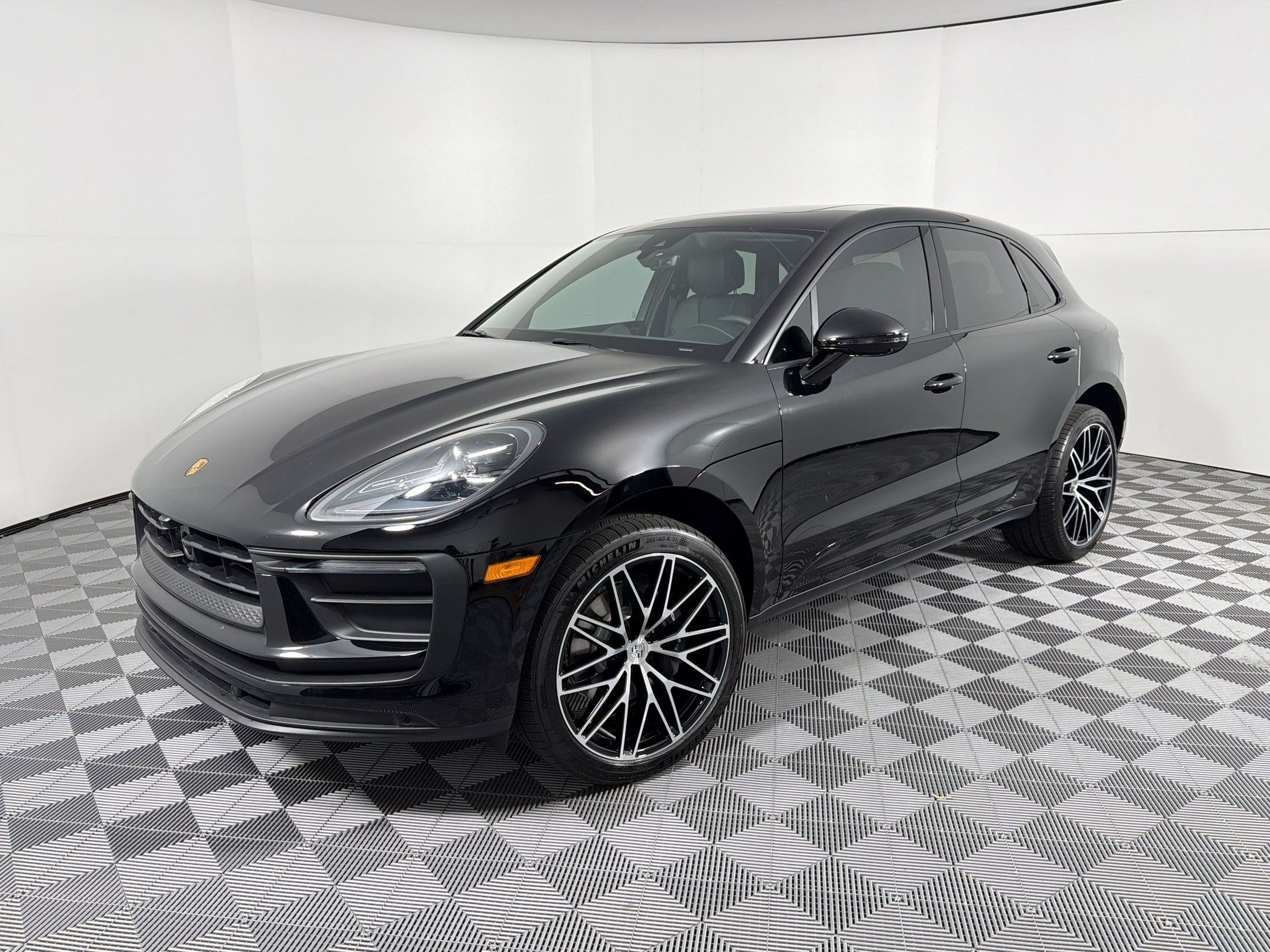 Used 2026 Porsche Macan AWD/4WD image 1