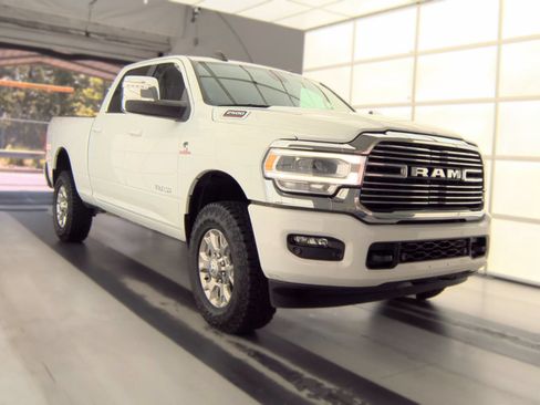Used 2024 RAM 2500 Laramie AWD/4WD image 2