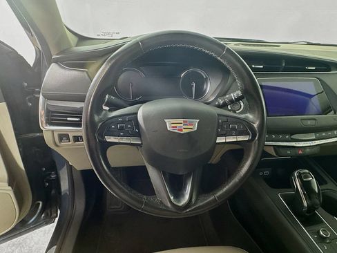 Used 2020 Cadillac XT4 Premium Luxury FWD image 12