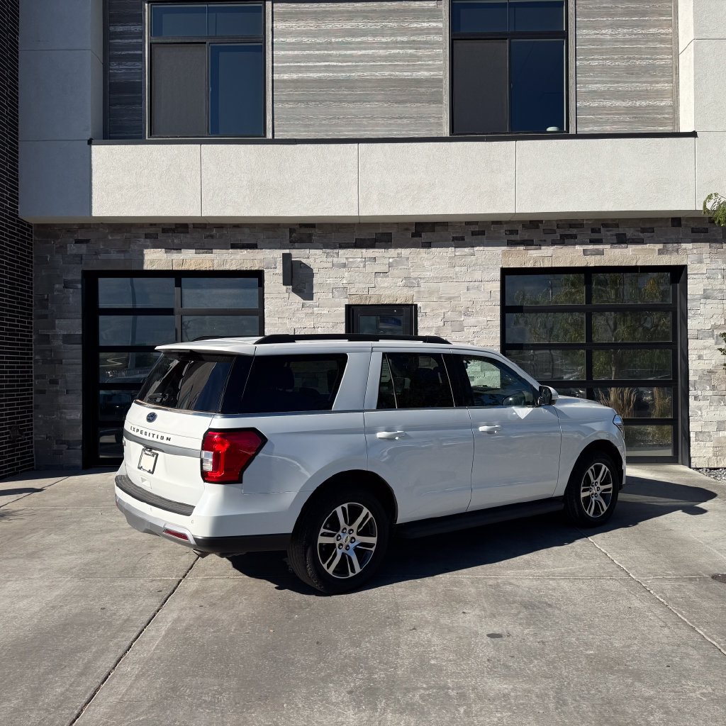 Used 2024 Ford Expedition XLT AWD/4WD image 3