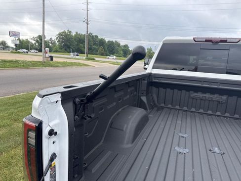 Used 2024 GMC Sierra 2500 AT4 w/ AT4 Premium Plus Package AWD/4WD image 16