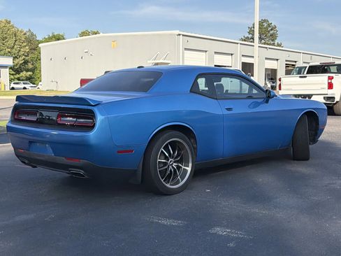 Used 2019 Dodge Challenger SXT RWD image 12