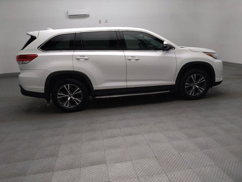 Used 2019 Toyota Highlander Plus FWD image 10