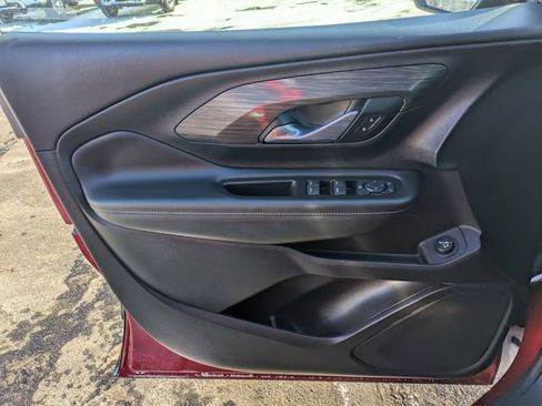 Used 2024 GMC Terrain SLE w/ Driver Convenience Package image 11