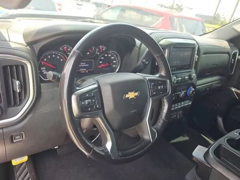 Used 2022 Chevrolet Silverado 1500 LT AWD/4WD image 9