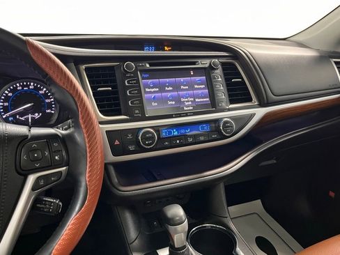 Used 2019 Toyota Highlander Limited AWD/4WD image 19