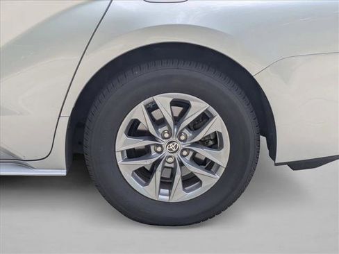 Used 2022 Toyota Sienna XLE FWD image 14