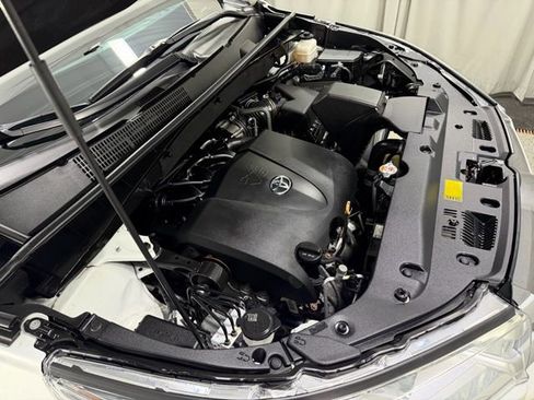 Used 2019 Toyota Highlander XLE image 30