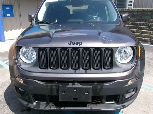 Used 2017 Jeep Renegade Altitude AWD/4WD image 2