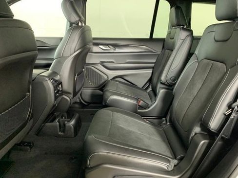 New 2025 Jeep Grand Cherokee L Altitude image 16