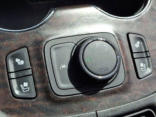 Used 2020 GMC Acadia Denali AWD/4WD image 16