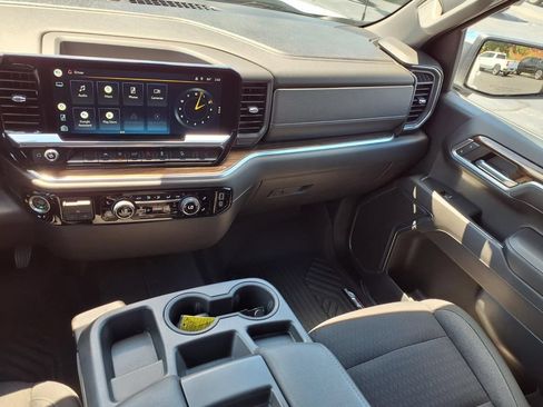 Used 2022 Chevrolet Silverado 1500 LT AWD/4WD image 4