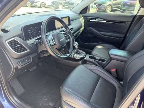Certified 2025 Kia Seltos EX w/ EX Sunroof Package FWD image 20