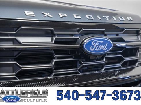 New 2025 Ford Expedition Active image 17