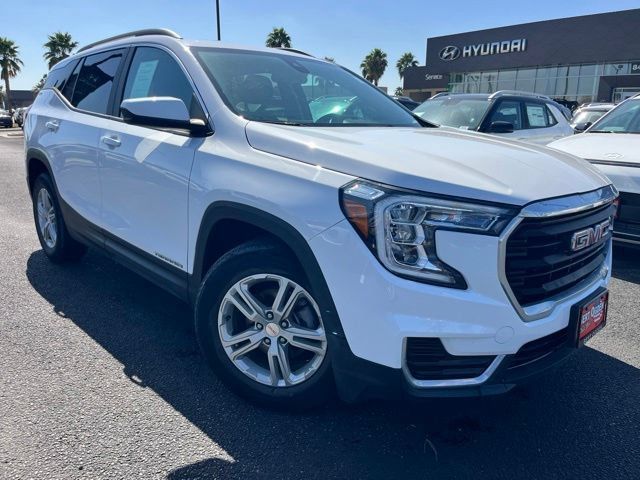 Used 2023 GMC Terrain SLE w/ Driver Convenience Package FWD image 1