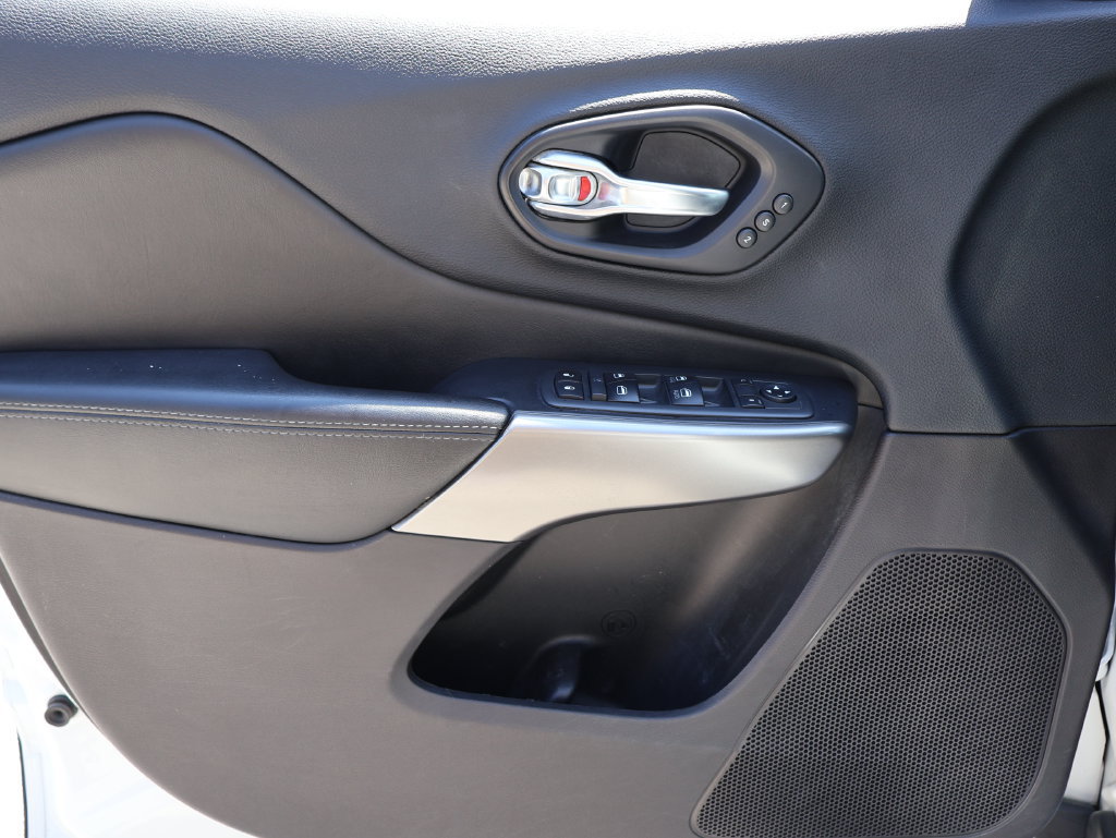 Used 2020 Jeep Cherokee Limited FWD image 20