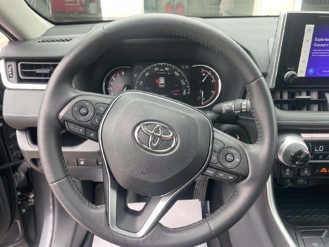 Used 2025 Toyota RAV4 XLE w/ Convenience Package AWD/4WD image 25