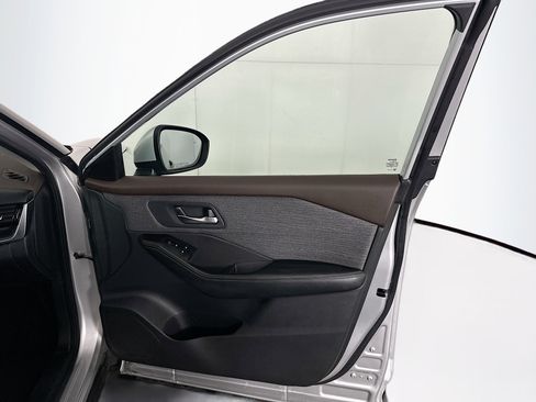 Used 2022 Nissan Rogue SV image 29