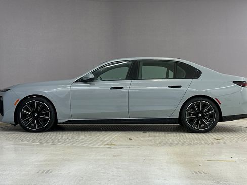 Certified 2023 BMW 740i image 2