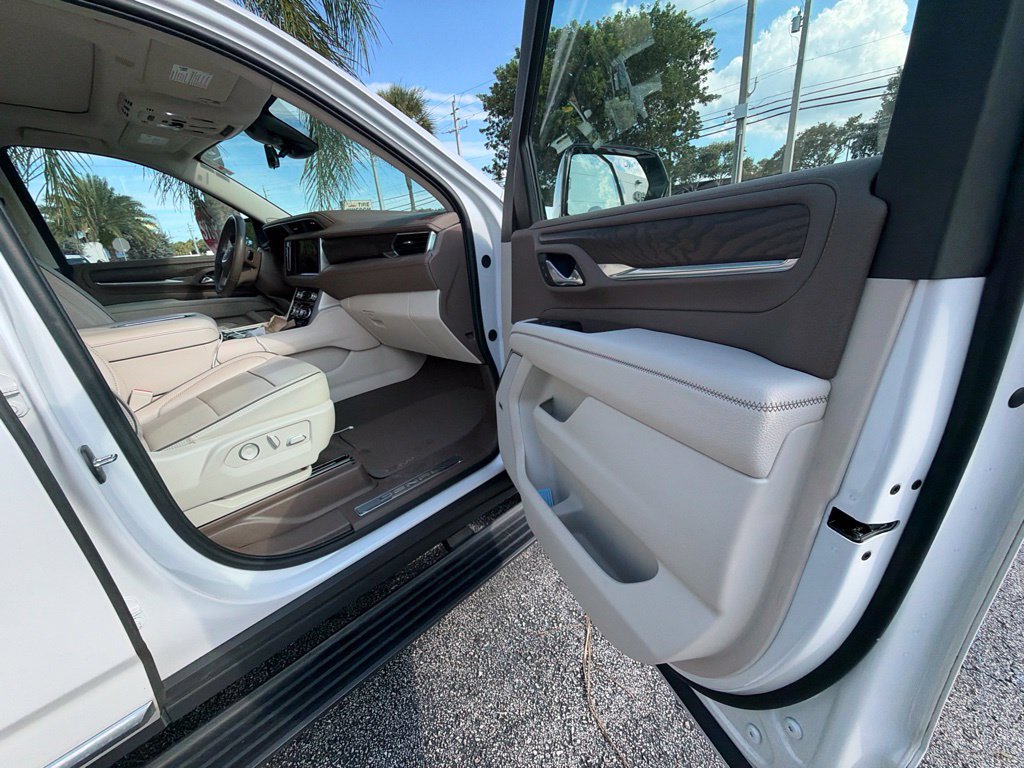 Used 2024 GMC Yukon XL Denali w/ Advanced Technology Package AWD/4WD image 9