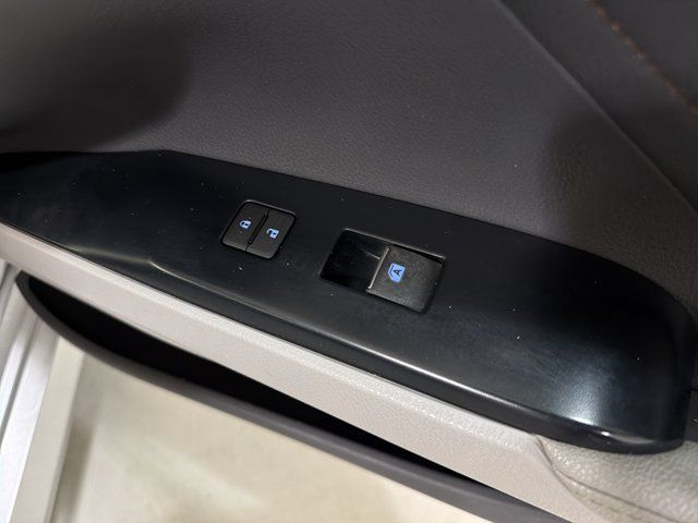 Used 2018 Toyota Camry XLE FWD image 39