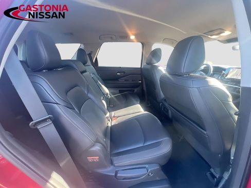 Used 2024 Nissan Pathfinder SL image 37