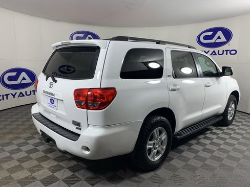 Used 2017 Toyota Sequoia SR5 image 3