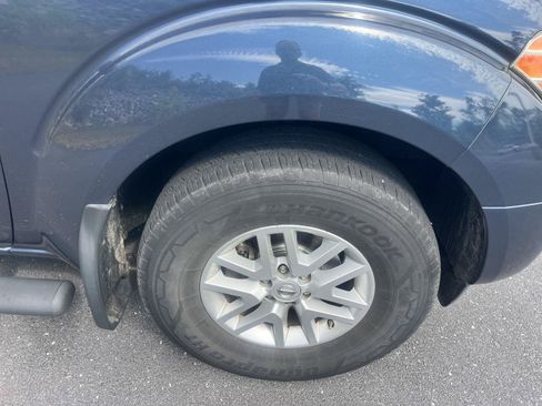 Used 2019 Nissan Frontier SV w/ Value Truck Package AWD/4WD image 10