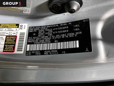 Certified 2022 Toyota Sienna XLE Woodland Edition image 37