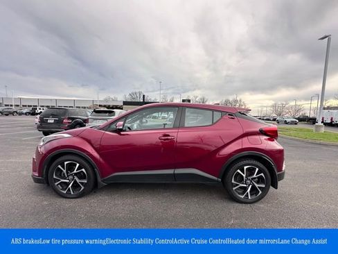 Used 2018 Toyota C-HR XLE image 3