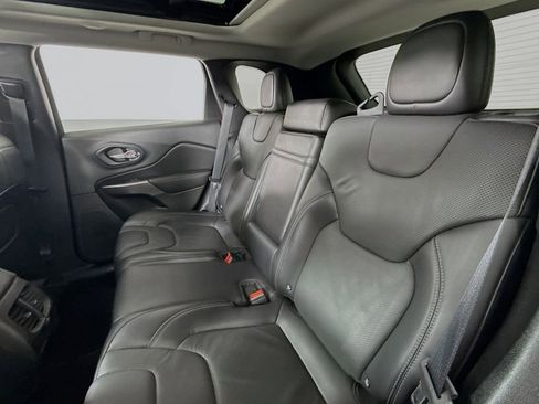 Used 2019 Jeep Cherokee Limited image 31