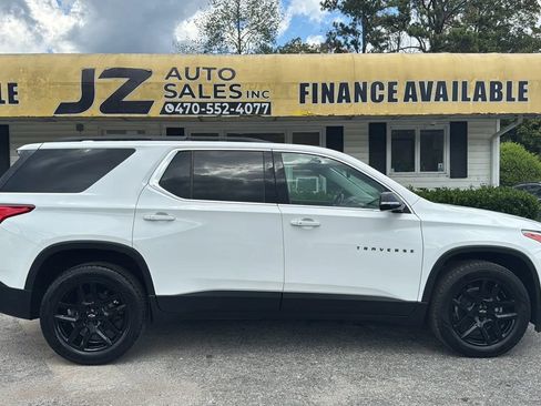 Used 2019 Chevrolet Traverse LT w/ LPO, Blackout Package FWD image 2