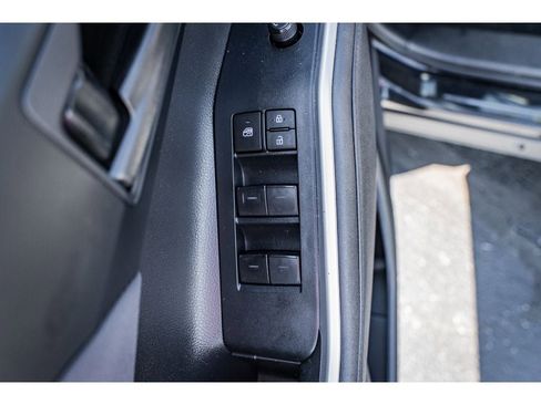 Used 2023 Toyota Highlander LE image 7