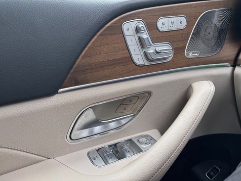 Used 2021 Mercedes-Benz GLS 450 4MATIC image 36