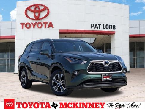 Used 2023 Toyota Highlander XLE AWD/4WD image 1