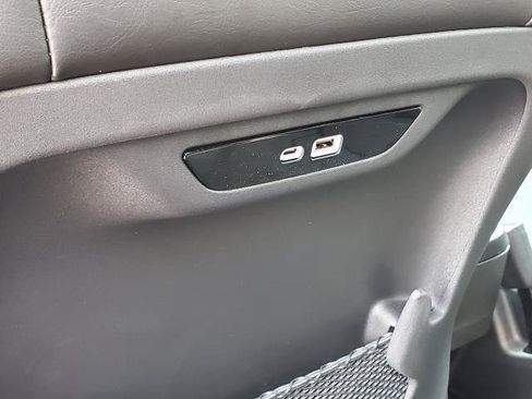 Used 2027 Chrysler Pacifica Select AWD/4WD image 24