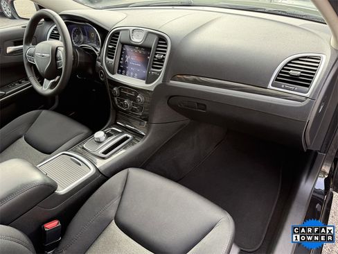 Used 2022 Chrysler 300 Touring image 37