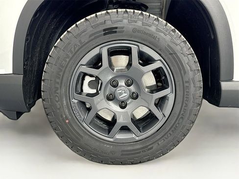 Used 2025 Honda Pilot TrailSport image 13