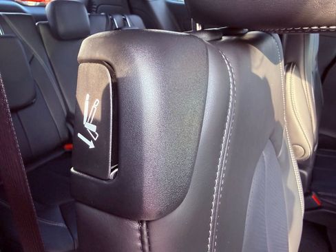 New 2026 Chrysler Pacifica Select FWD image 32