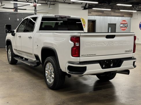 Used 2024 Chevrolet Silverado 2500 High Country w/ Technology Package AWD/4WD image 10