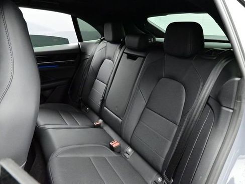 Used 2025 Porsche Macan Electric RWD image 14