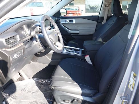 Used 2022 Ford Explorer Limited w/ Equipment Group 301A image 17
